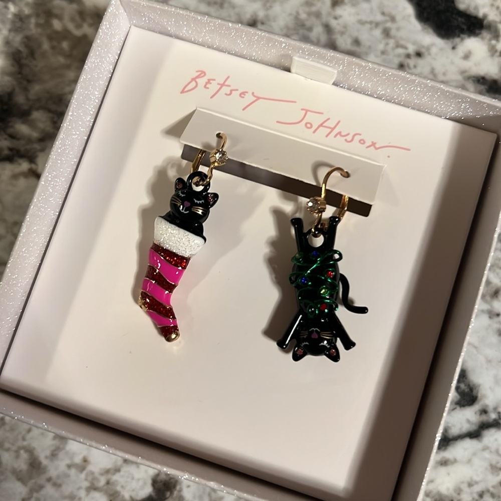 Betsey Johnson Christmas Cats Mismatch Earrings - Picture 3 of 7